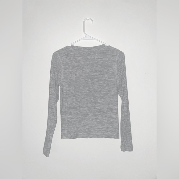 Old Navy Active long sleeve workout top light grey size XS - Picture 3 of 4